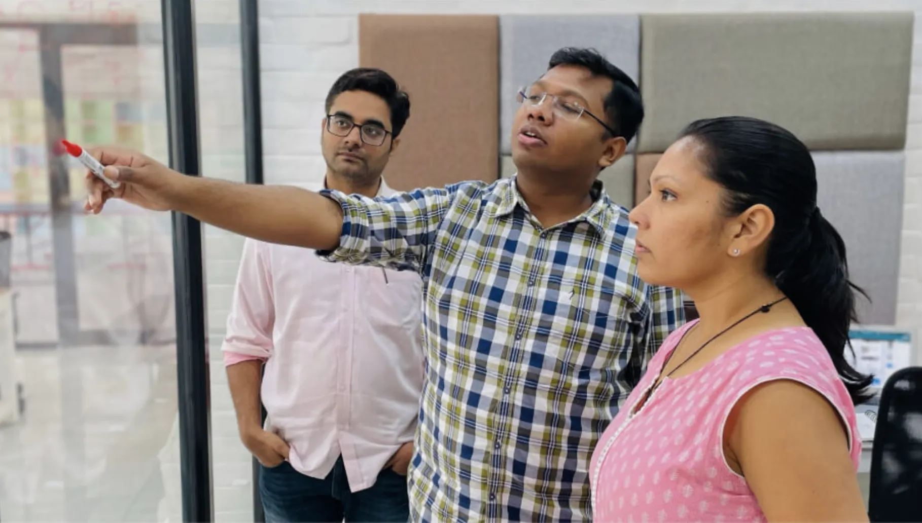 MVP development services provider expalining the roadmap for MVP development.